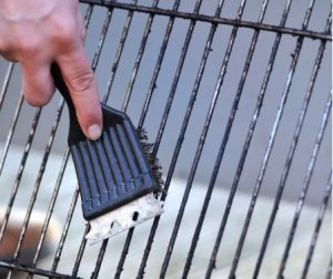 Cleaning grill grate